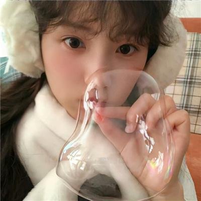 她不知道那些鸟的名字